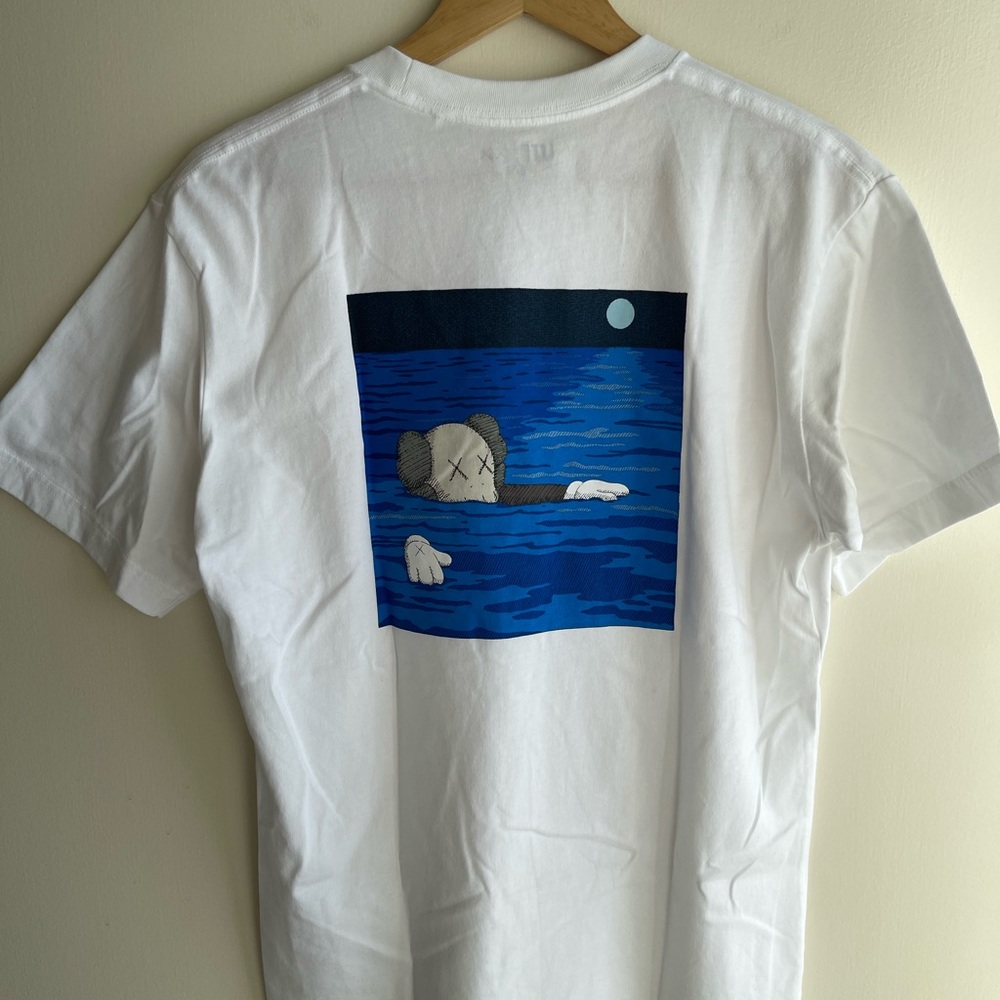 KAWS UT (Short-Sleeve Graphic T-Shirt) unisex